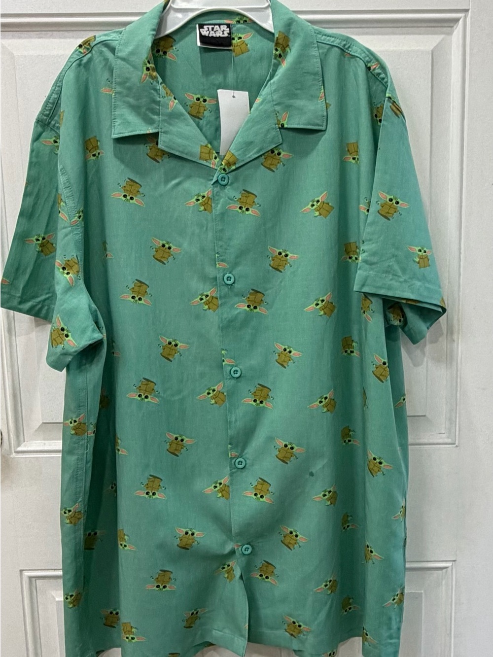 Star Wars Yoda Mens Camp Shirt Size XL Breathable Green Casual Button Up NWT - Picture 3 of 8
